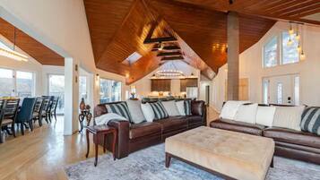 Televisión y chimenea