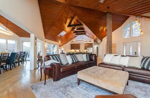 TV, fireplace - LUX Lakefront King Suites w/Dock, HotTub, Kayaks (Shannondale)