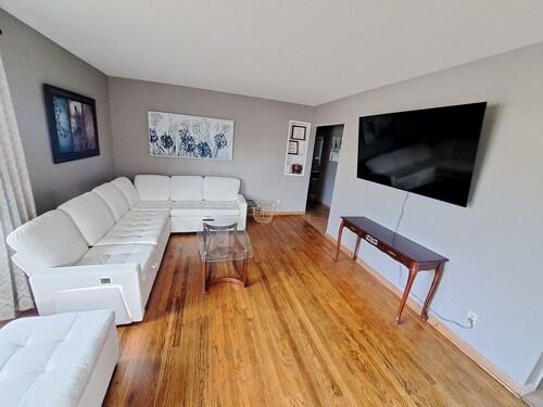 Location! Large Home w/ Country Views, Entertainment, Dubuque