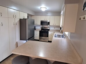 Private kitchen - Location! Large Home w/ Country Views, Entertainment, Dubuque (Dubuque)