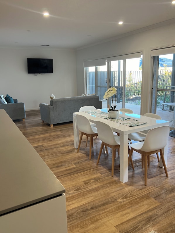 Interior - Mildura’s Finest Airbnb Modern Amenities (Mildura)