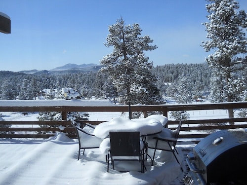 Rustic Beautiful Colorado Rocky Mtn Home w/ Hot Tub Border of National Forest