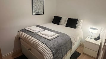 2 slaapkamers, een strijkplank/strijkijzer, wifi, beddengoed