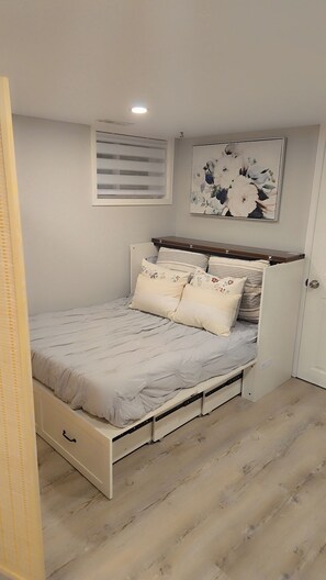 1 bedroom, WiFi, bed sheets - COZY EAST HILL (Belleville)