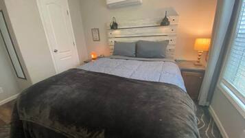 1 habitación, tabla de planchar con plancha, wifi y ropa de cama