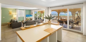 Interior - Orient Bay "Paolina Beach" SEAFRONT, XLarge condo 2BD, with Terrace and Garden (Saint Martin)