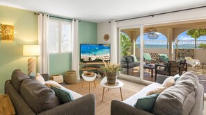 TV - Orient Bay "Paolina Beach" SEAFRONT, XLarge condo 2BD, with Terrace and Garden (Saint Martin)