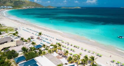 Orient Bay "Paolina Beach" SEAFRONT, XLarge condo 2BD, with Terrace and Garden