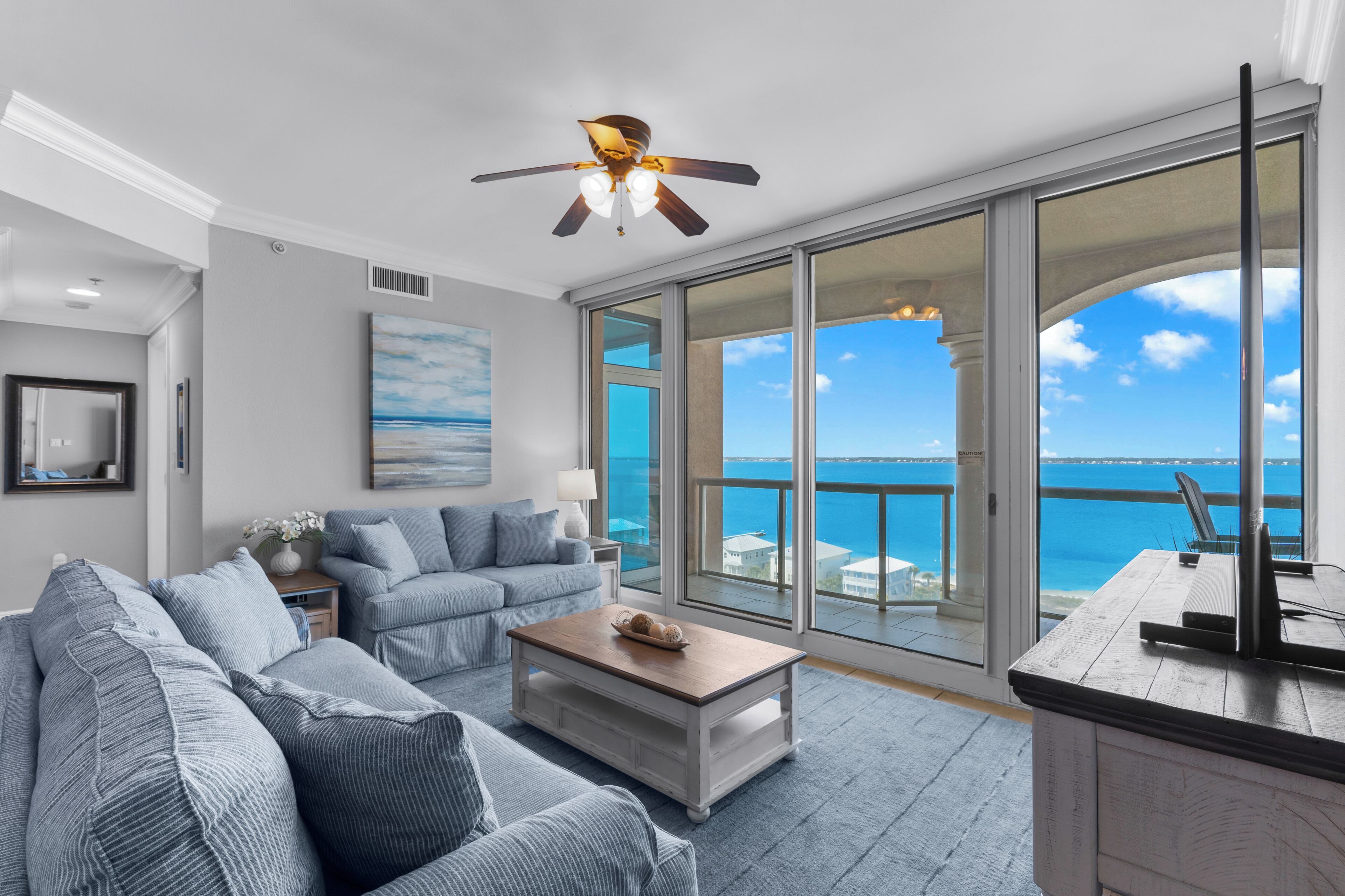 テレビ、暖炉、テレビゲーム