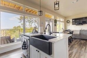 Microondas, horno, parrilla de estufa y lavavajillas 