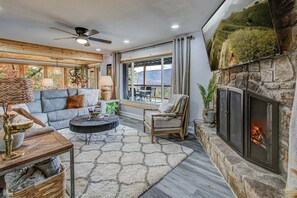 TV, fireplace, video games - Luxury Retreat with Jaw-Dropping Mountain Views- Sleeps 8 (Sevierville)