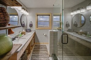 Hair dryer, towels - Luxury Retreat with Jaw-Dropping Mountain Views- Sleeps 8 (Sevierville)