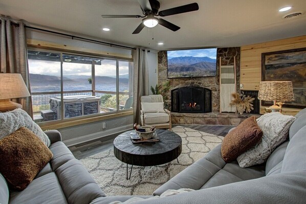 TV, fireplace, video games - Luxury Retreat with Jaw-Dropping Mountain Views- Sleeps 8 (Sevierville)