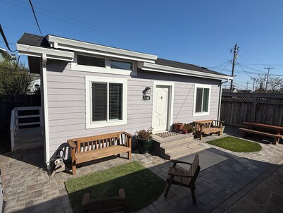 Private and charming Bay Area home. Centrally located to all Bay Area cities!