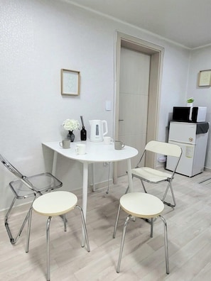 Standard Apartment, Multiple Beds (non-Korean nationals only) | In-room dining - Moon Stay (Seoul)