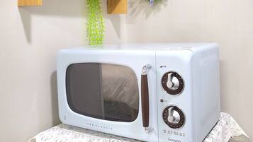 Standard Apartment, Multiple Beds (non-Korean nationals only) | In-room dining