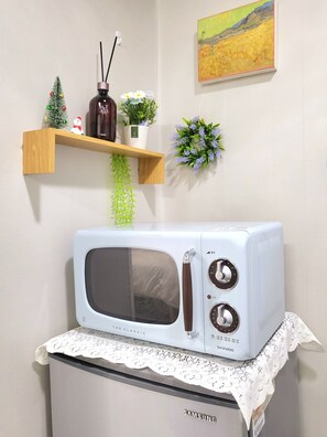 تناول الطعام داخل الغرفة