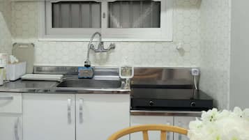 Fridge, microwave, stovetop, cookware/dishes/utensils