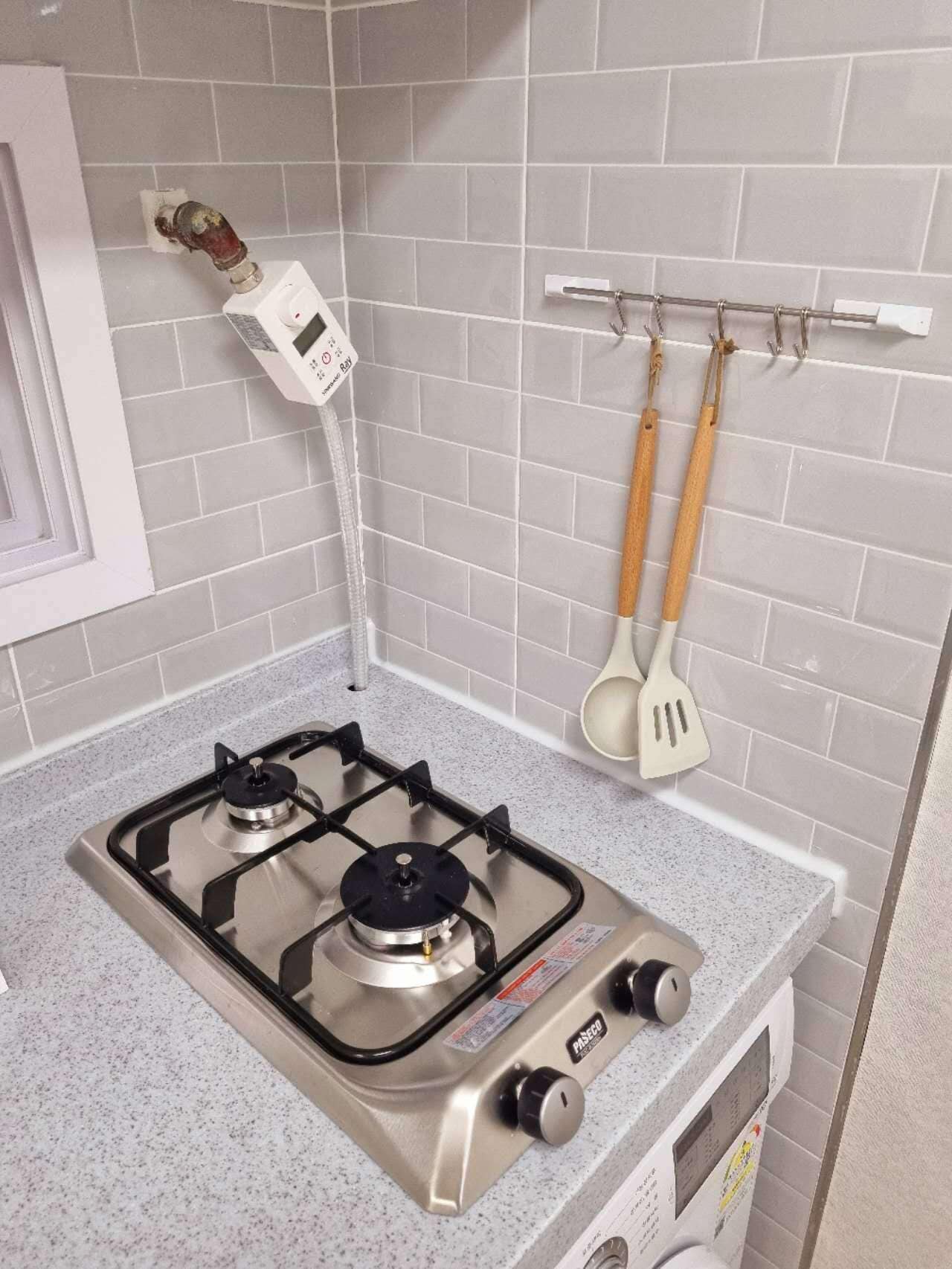 Standard Apartment, Multiple Beds (non-Korean nationals only) | Private kitchen | Fridge, microwave, stovetop, cookware/dishes/utensils