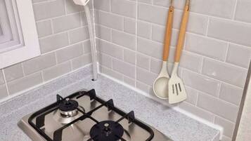 Standard Apartment, Multiple Beds (non-Korean nationals only) | Private kitchen | Fridge, microwave, stovetop, cookware/dishes/utensils