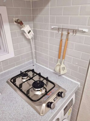 Standard Apartment (non-Korean nationals only) | Private kitchen | Fridge, microwave, stovetop, cookware/dishes/utensils