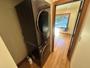 Interior - Charming 2-bedroom house in Seattle near parks and trails (Seattle)