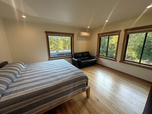 2 bedrooms, iron/ironing board, WiFi, bed sheets - Charming 2-bedroom house in Seattle near parks and trails (Seattle)
