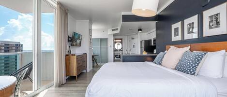 Schreibtisch, Bügeleisen/Bügelbrett, Reisekinderbett, kostenloses WLAN