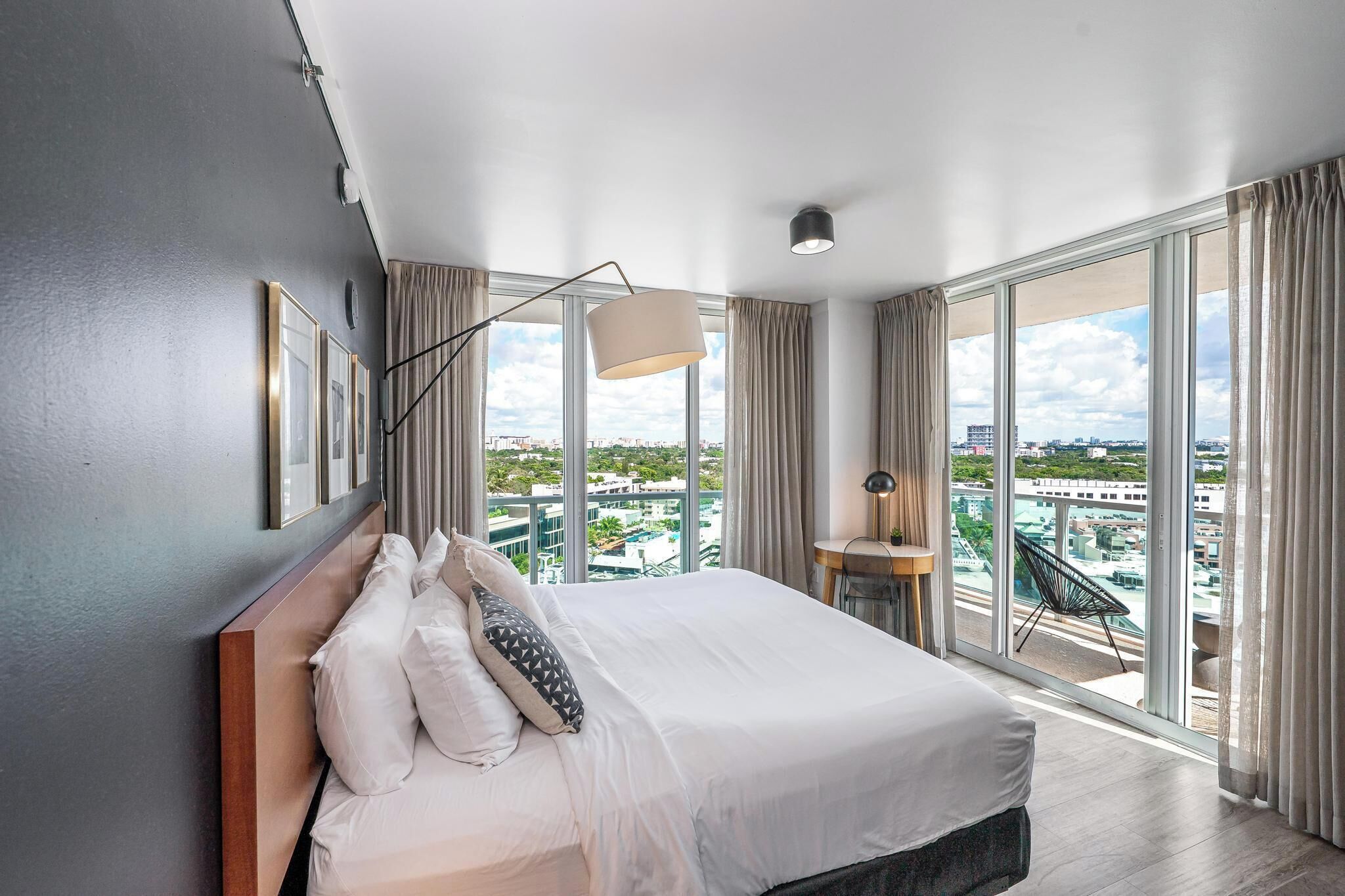 Skrivbord, strykjärn/strykbräda, gratis wi-fi och sängkläder