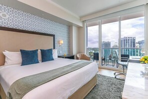 مكتب ومكواة/لوح كي وواي فاي مجانًا وملاءات أسرّة