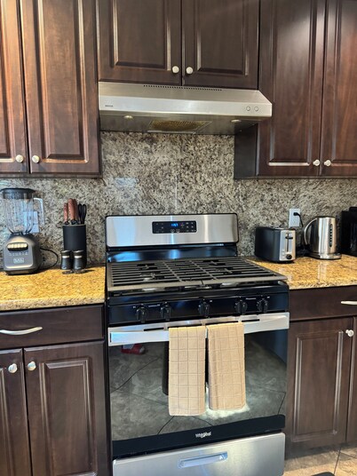 Casa de Luxe – Modern 3BR Near SoFi & LAX  Sleeps 8