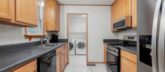 The Southern Sanctuary: 4-bedroom home in Guilford Hills