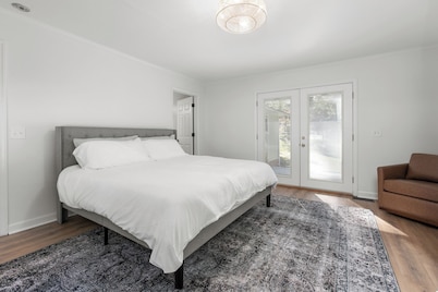 The Southern Sanctuary: 4-bedroom home in Guilford Hills