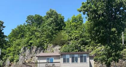 Family Retreat - Waterfront cabin