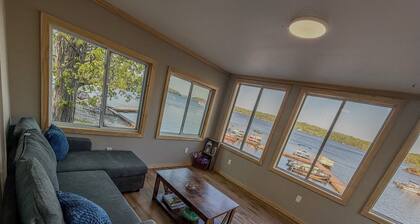 Family Retreat - Waterfront cabin