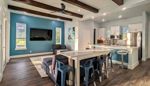 Lake front charming 3-bedroom house with brilliant Kerens with Boat Dock.