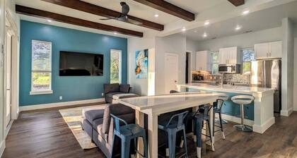 Lake front charming 3-bedroom house with brilliant Kerens with Boat Dock.