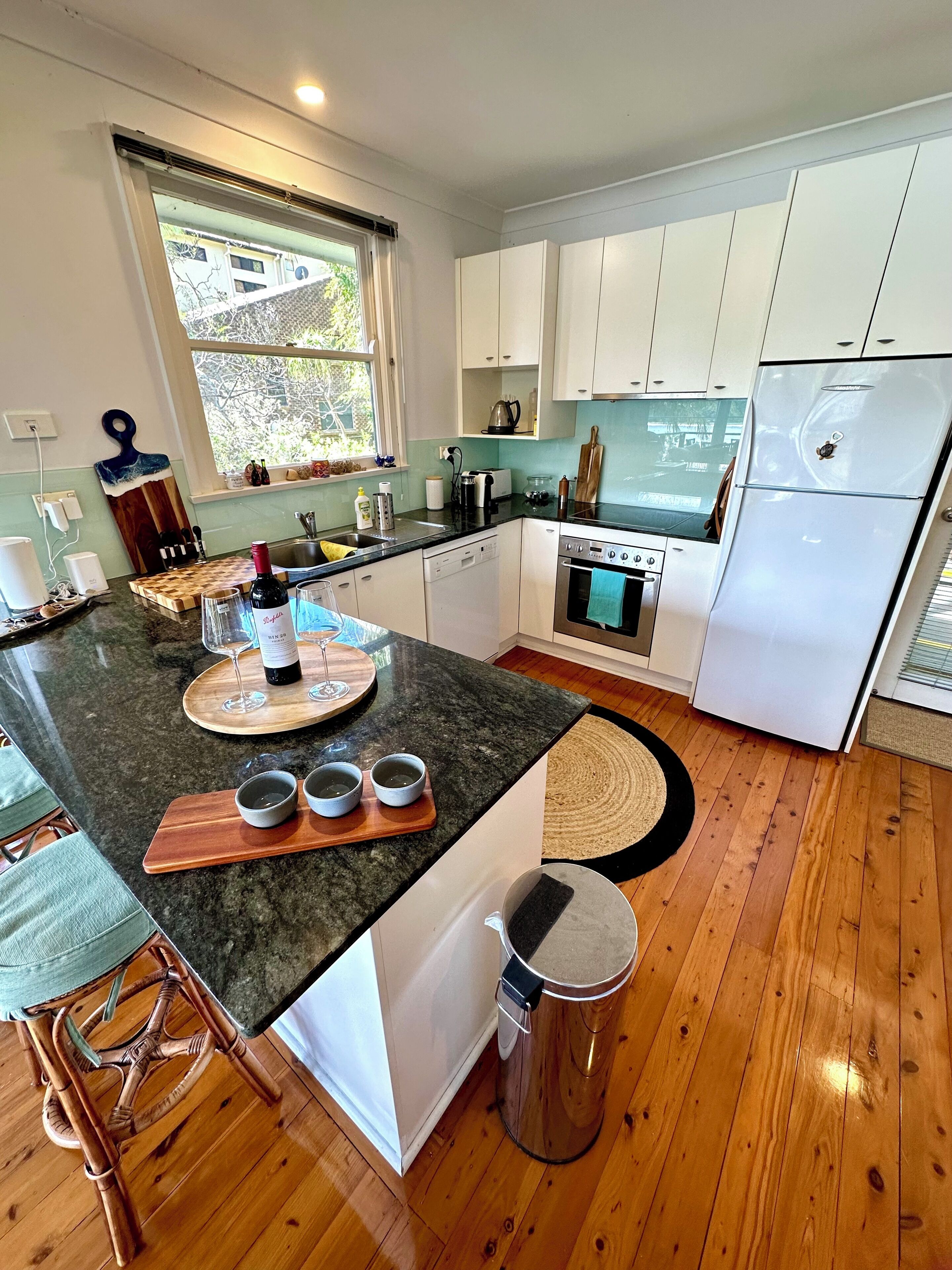 Fridge, oven, stovetop, dishwasher