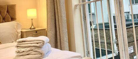 3 chambres, fer et planche à repasser, Wi-Fi, draps fournis