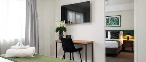 家庭开间, 2 间卧室 | 办公桌、笔记本电脑工作区、遮光窗帘、熨斗/熨衣板