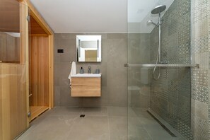 Ferienhaus | Badezimmer | Dusche, Haartrockner