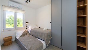 5 chambres, fer et planche à repasser