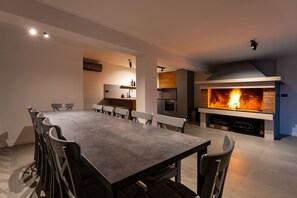 House | Dining - Villa With Pool and Sauna in Galovac (Galovac)