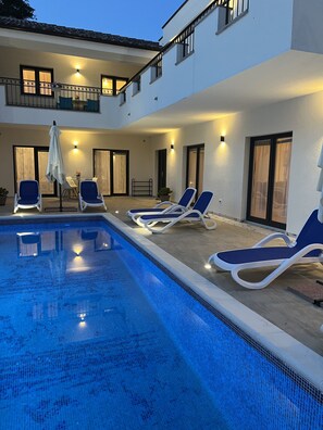 Ferienhaus | Pool | Innenpool, Außenpool
