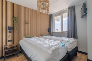 2 habitaciones, muebles diferentes y ropa de cama 