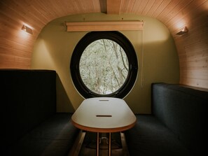 House | Living room - Cozy Treehouse Retreat in Overijssel (Balkbrug)