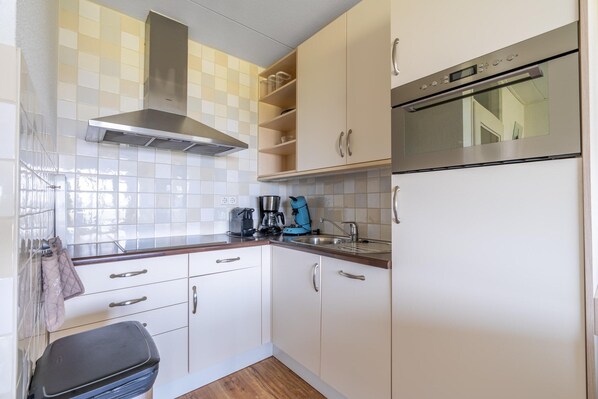 Apartment | Private kitchen - 4 Person Apartment With sea View (De Koog)