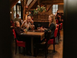 House | Bar (on property) - Charming 5-person Bee Lodge in the Woods (Balkbrug)