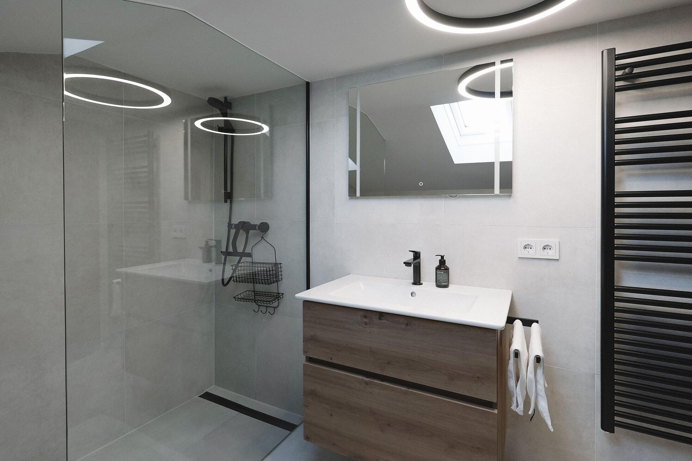 House | Bilik Mandi