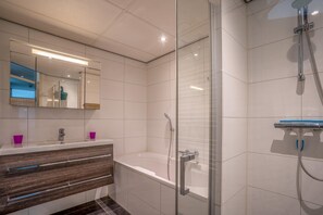 Apartment | Bathroom - 4-person Apartment With Island View (De Koog)